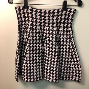 NWOT B&W Wetseal houndstooth peplum skirt